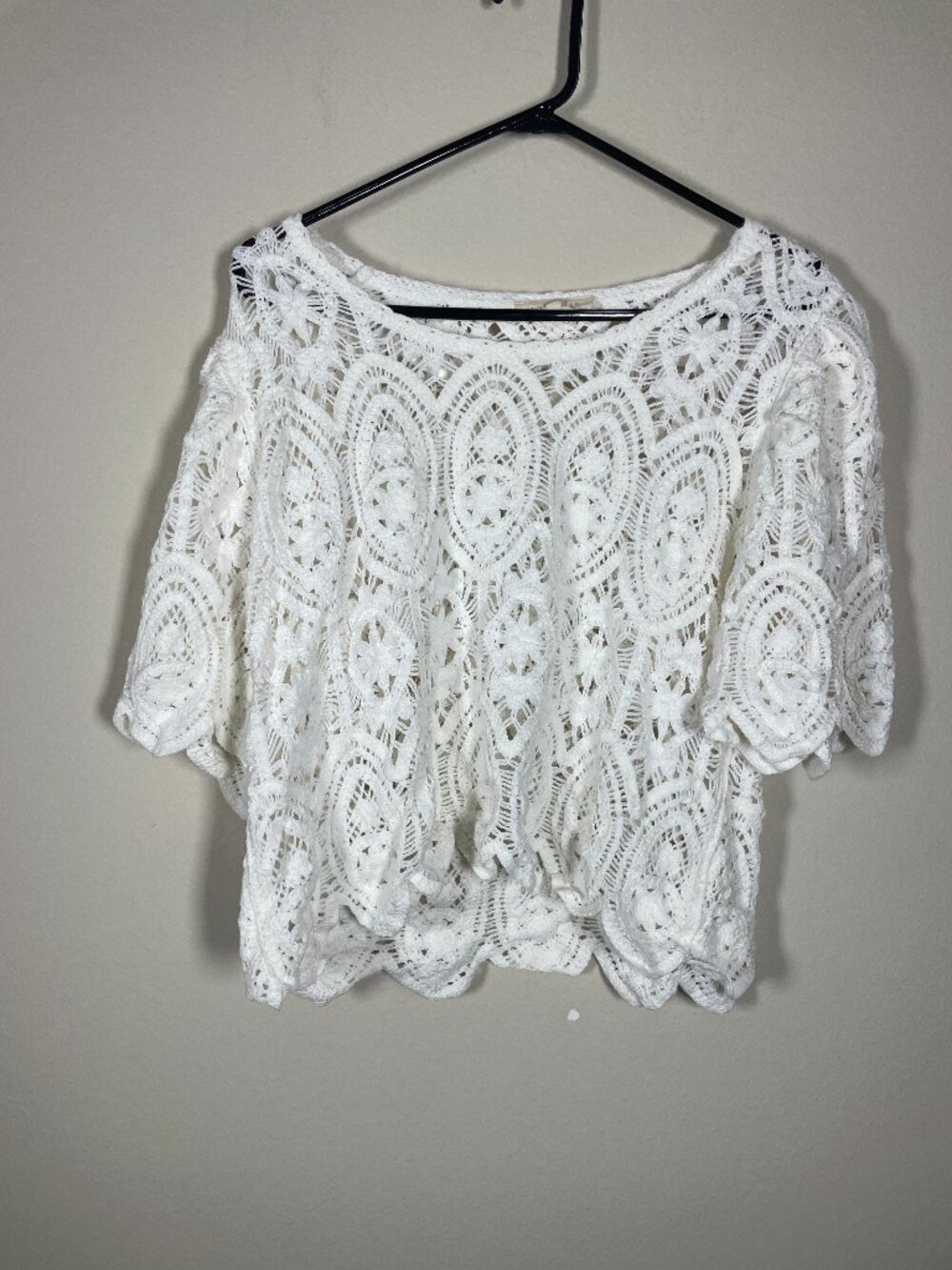 Solitaire Women's Crochet Top White Cropped Scallop Hem Cottage M Floral!
